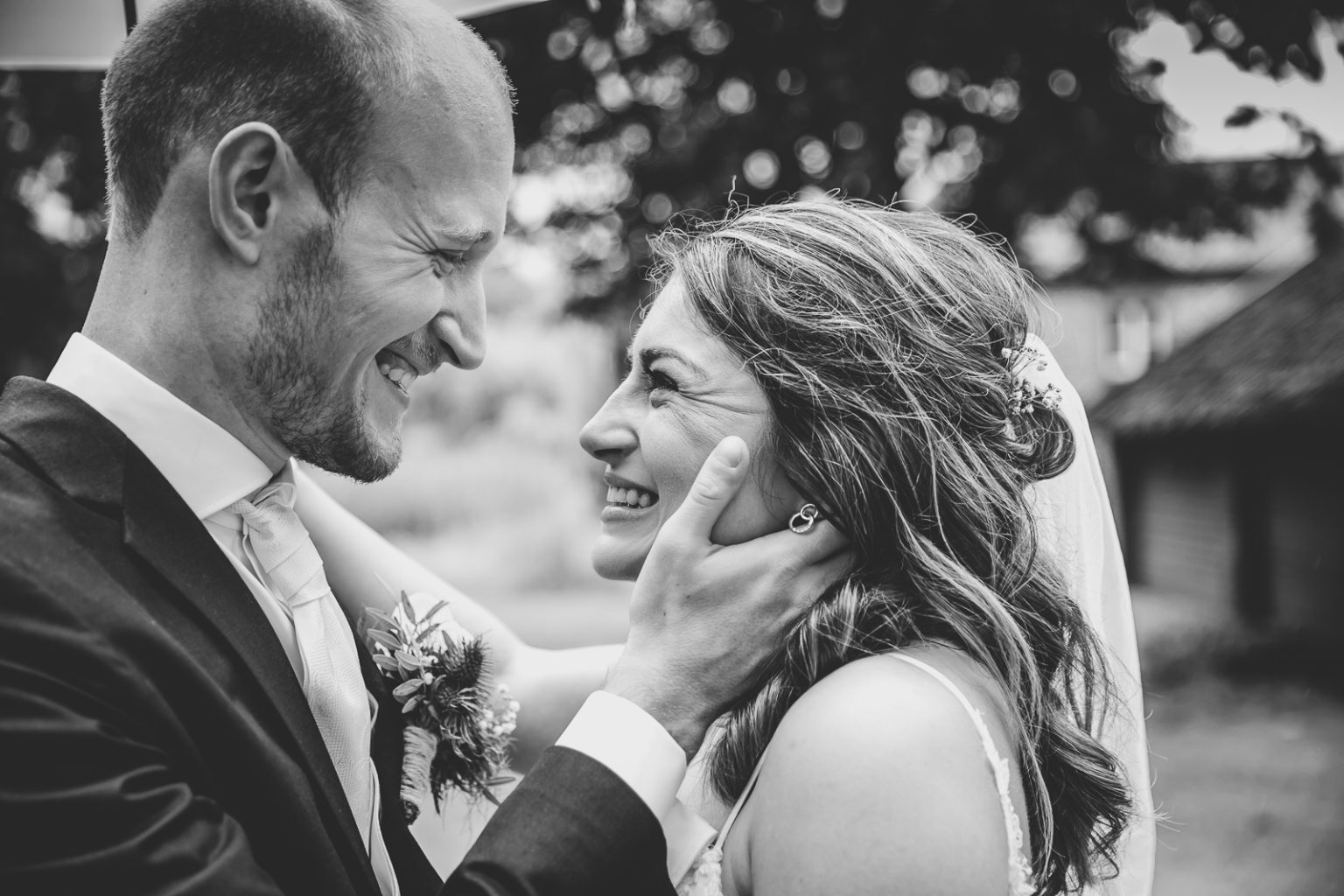 Een koppel op hun trouwdag in Nederland door Alicia Post