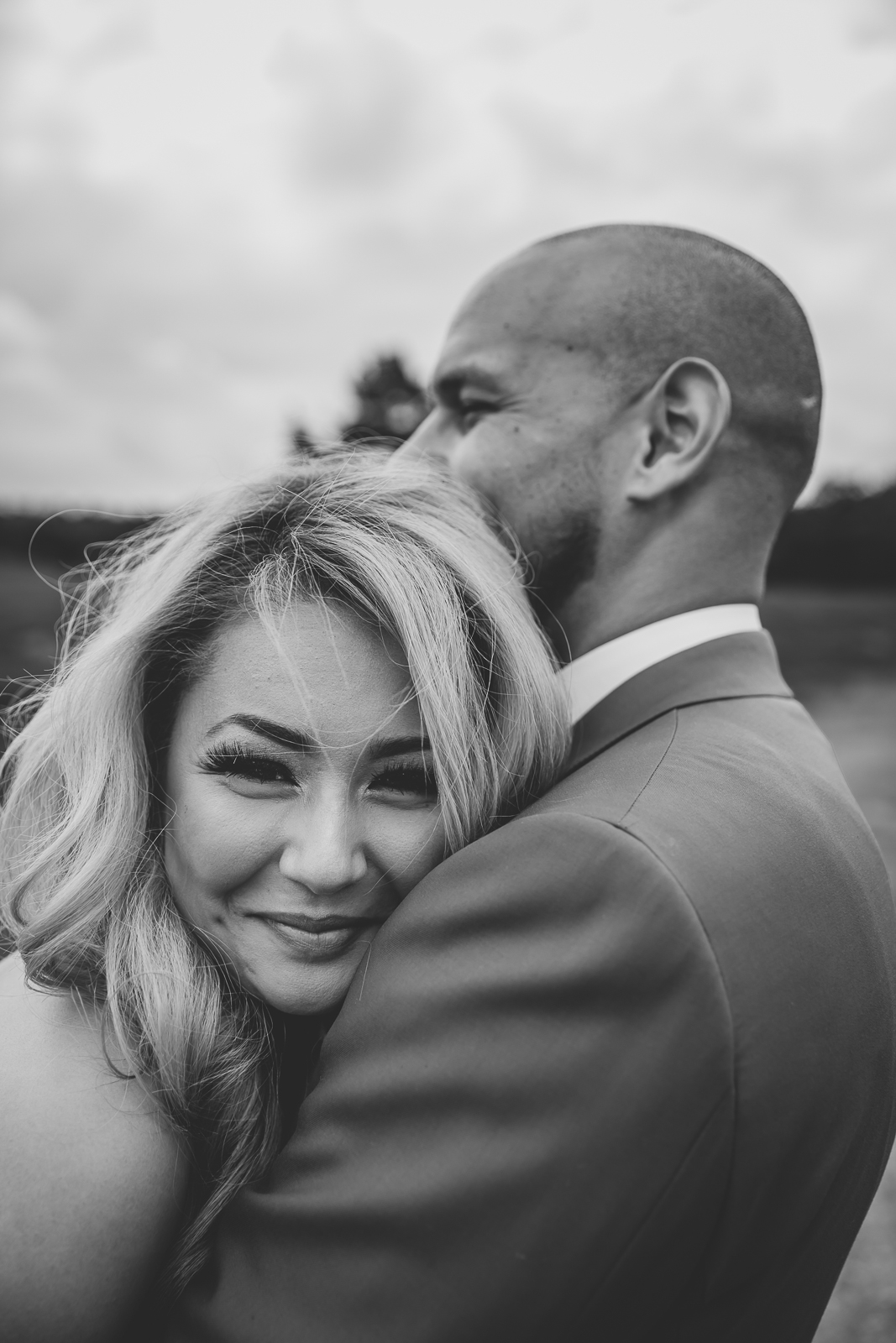 Een koppel op hun trouwdag in Nederland door Alicia Post